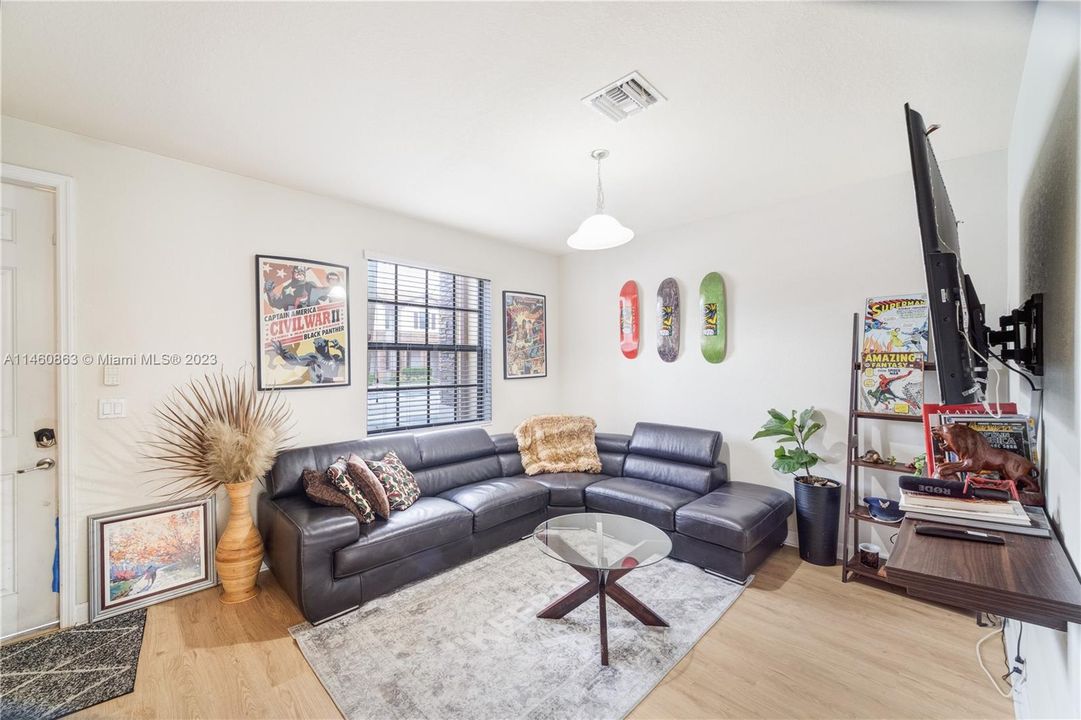 Recently Sold: $315,000 (2 beds, 2 baths, 1224 Square Feet)