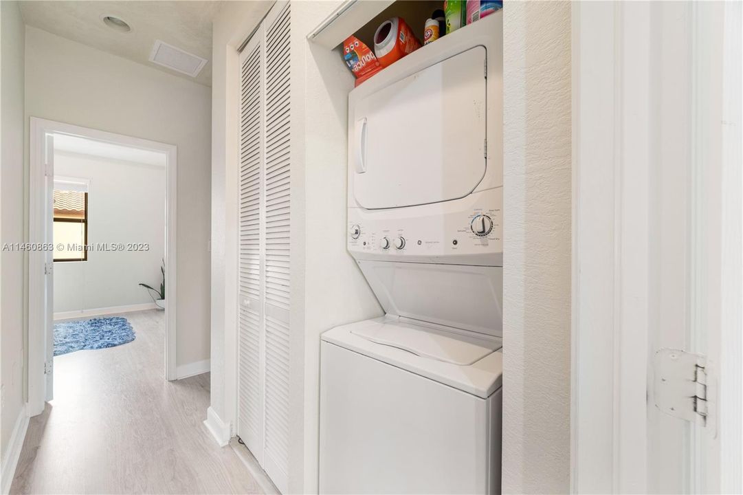 Recently Sold: $315,000 (2 beds, 2 baths, 1224 Square Feet)