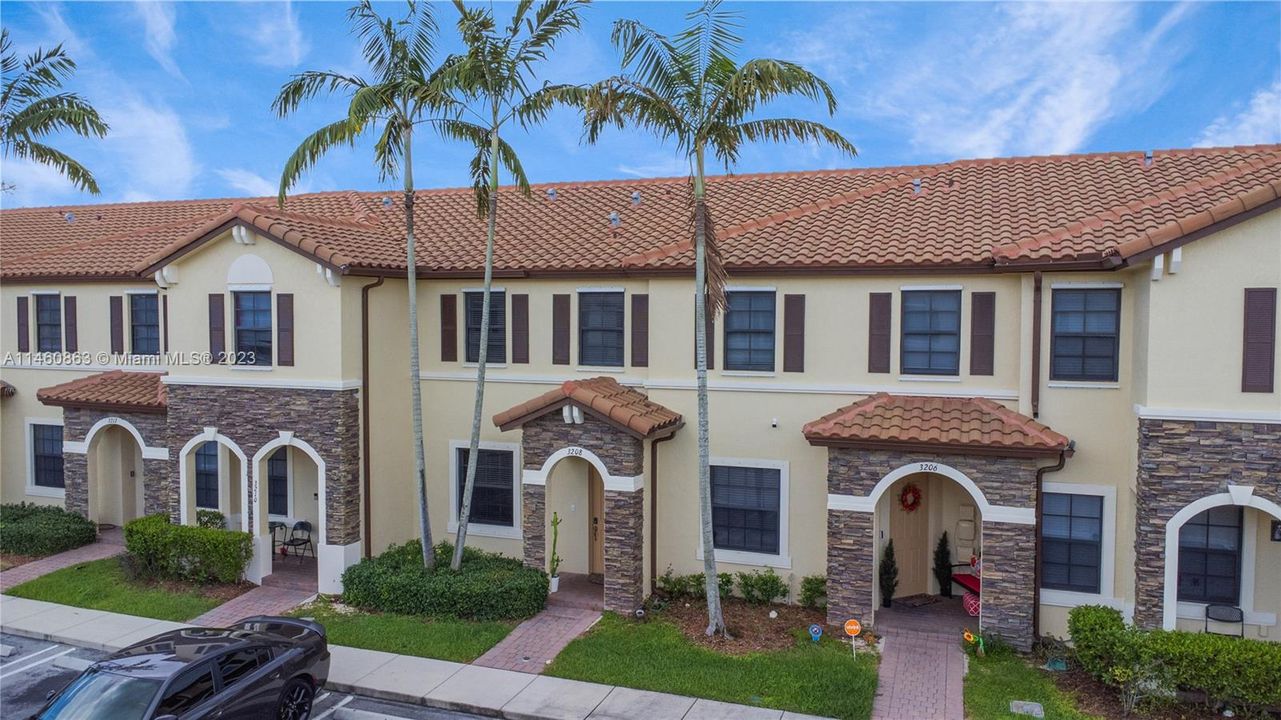 Recently Sold: $315,000 (2 beds, 2 baths, 1224 Square Feet)