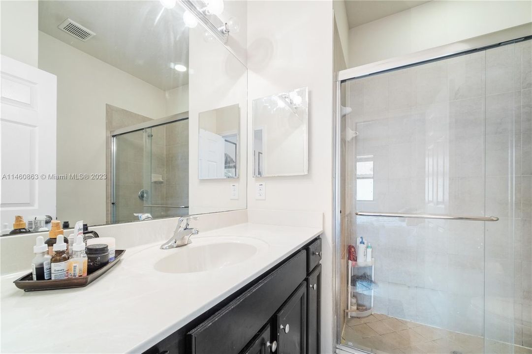 Recently Sold: $315,000 (2 beds, 2 baths, 1224 Square Feet)