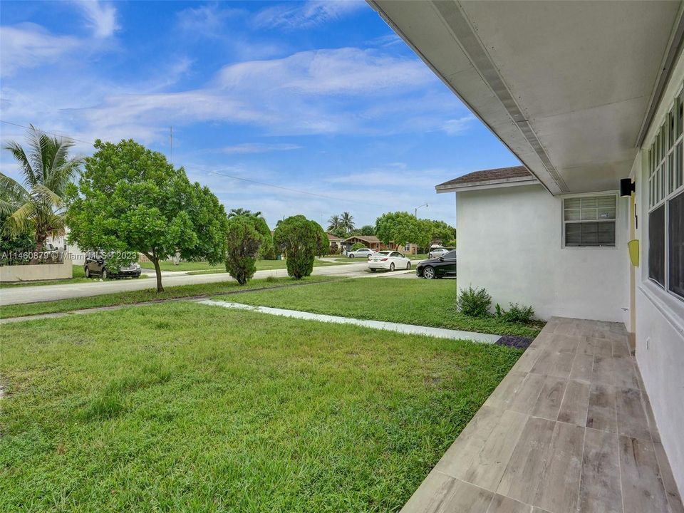 Vendido Recientemente: $529,000 (3 camas, 2 baños, 1309 Pies cuadrados)