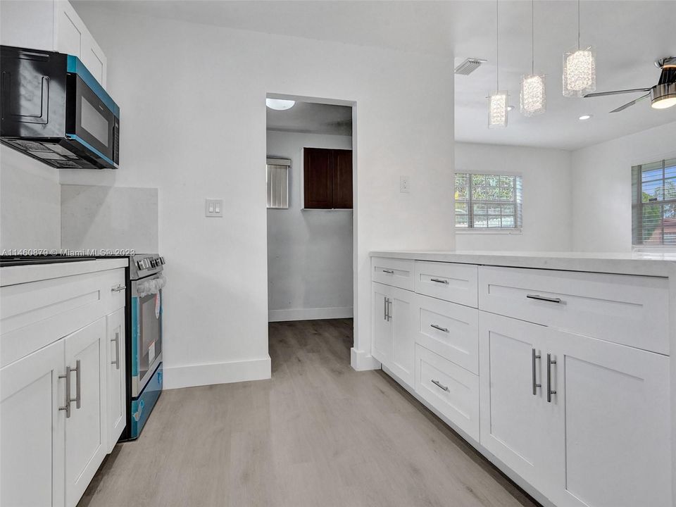 Vendido Recientemente: $529,000 (3 camas, 2 baños, 1309 Pies cuadrados)