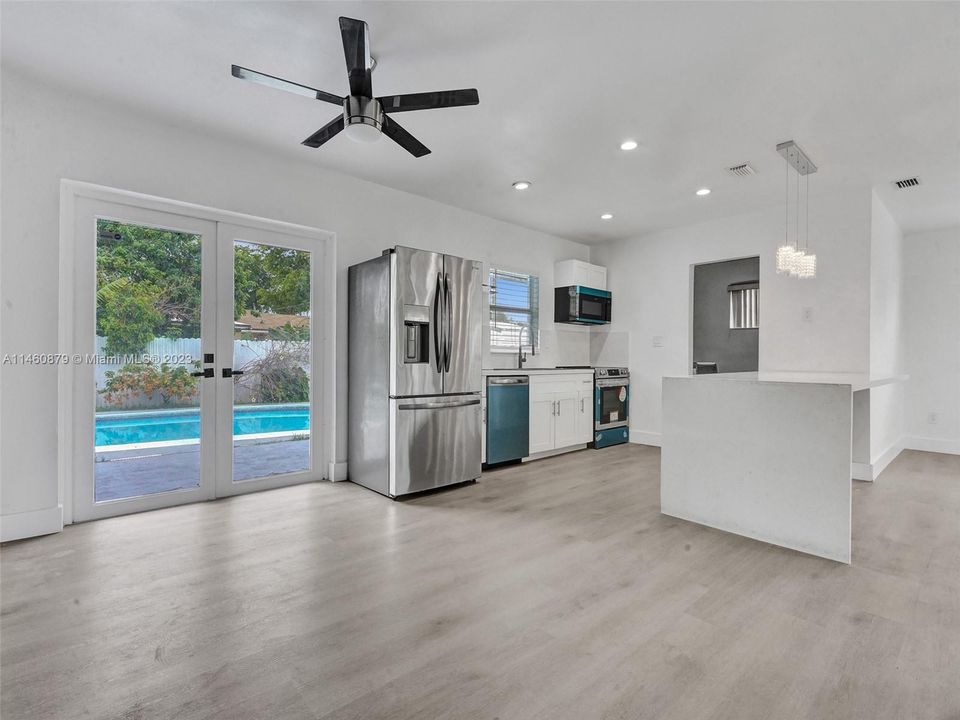 Vendido Recientemente: $529,000 (3 camas, 2 baños, 1309 Pies cuadrados)