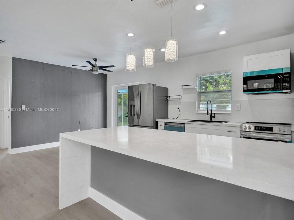 Vendido Recientemente: $529,000 (3 camas, 2 baños, 1309 Pies cuadrados)