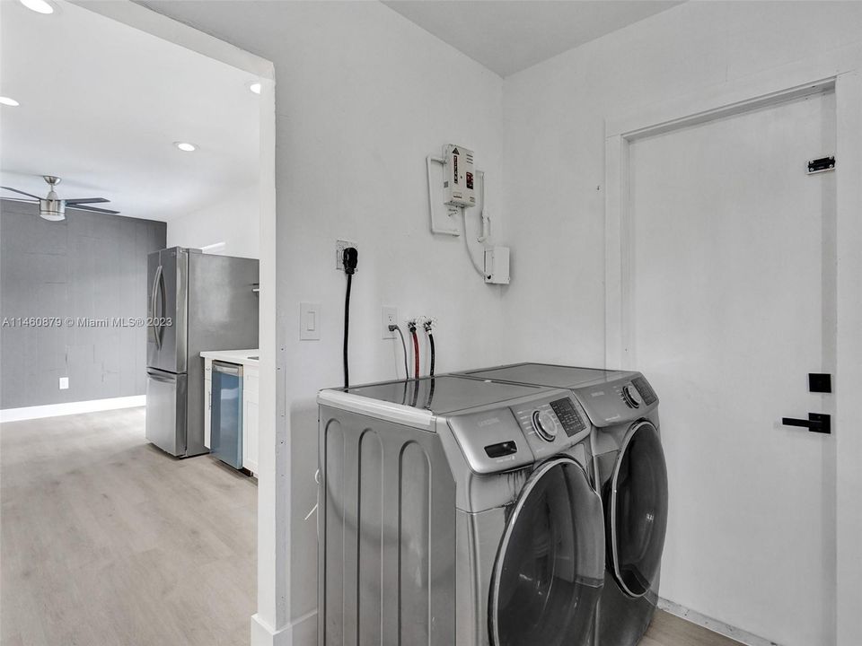 Vendido Recientemente: $529,000 (3 camas, 2 baños, 1309 Pies cuadrados)