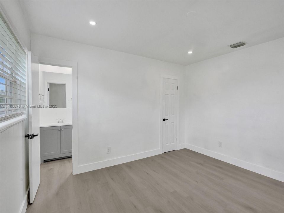 Vendido Recientemente: $529,000 (3 camas, 2 baños, 1309 Pies cuadrados)