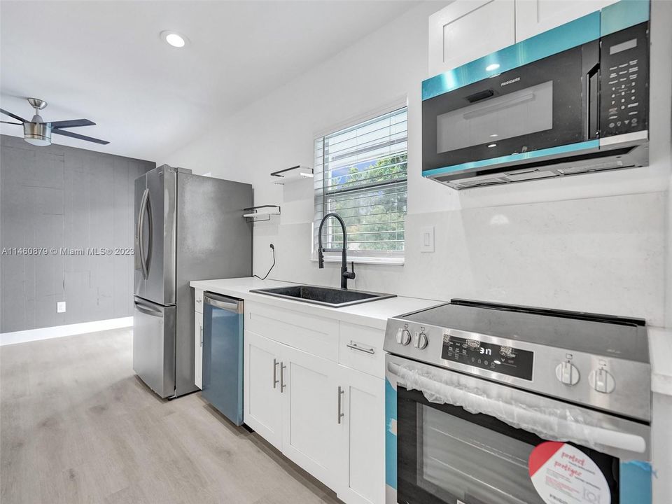 Vendido Recientemente: $529,000 (3 camas, 2 baños, 1309 Pies cuadrados)