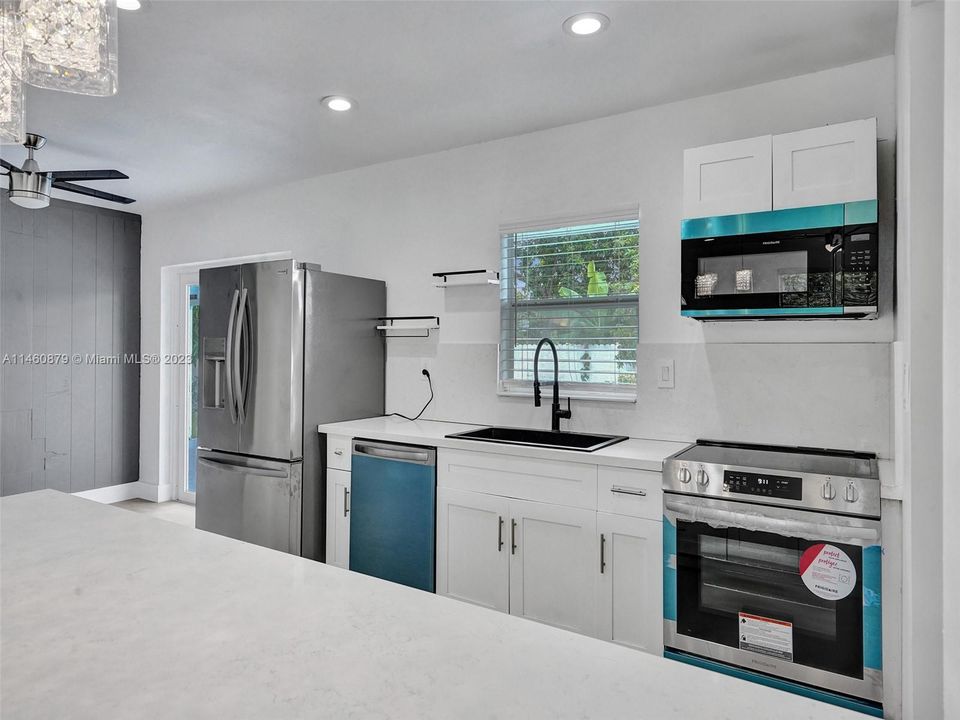 Vendido Recientemente: $529,000 (3 camas, 2 baños, 1309 Pies cuadrados)