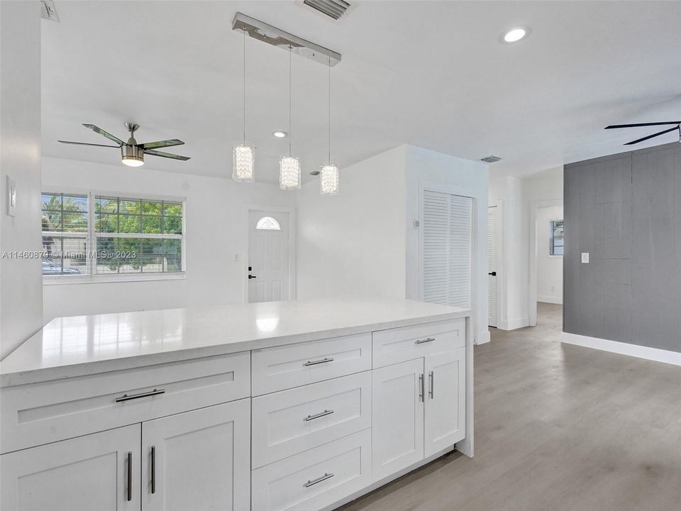 Vendido Recientemente: $529,000 (3 camas, 2 baños, 1309 Pies cuadrados)