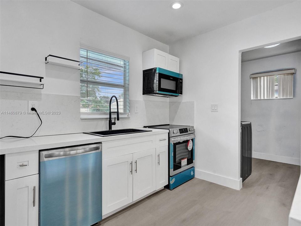 Vendido Recientemente: $529,000 (3 camas, 2 baños, 1309 Pies cuadrados)