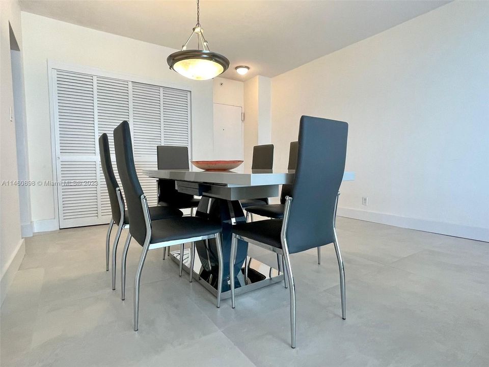 Recently Rented: $2,500 (1 beds, 1 baths, 911 Square Feet)