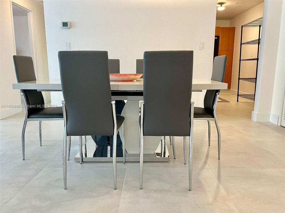 Recently Rented: $2,500 (1 beds, 1 baths, 911 Square Feet)