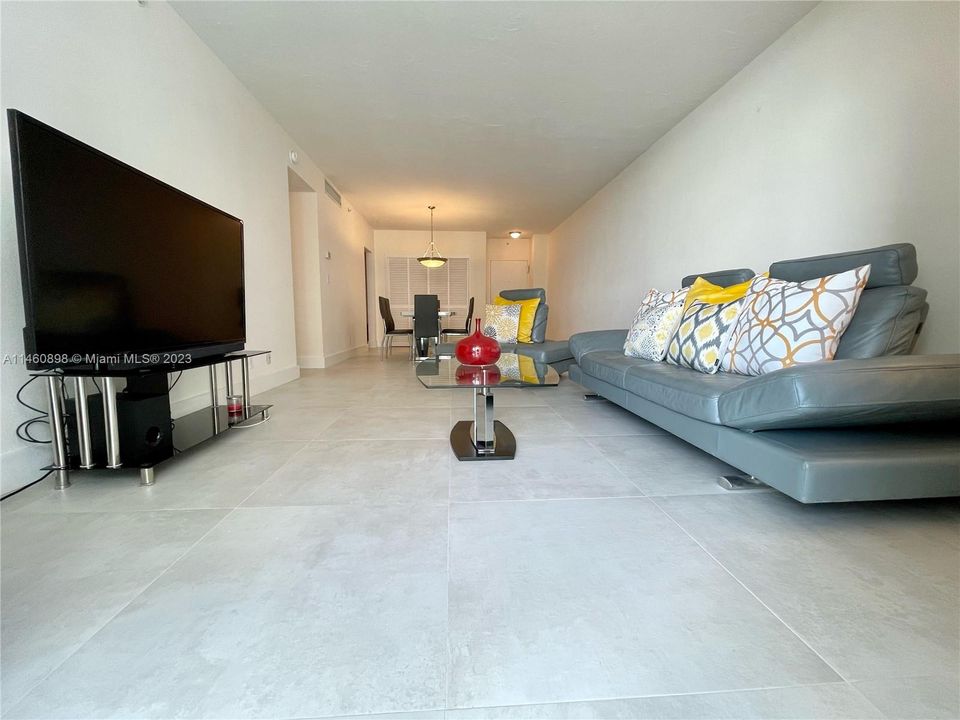 Recently Rented: $2,500 (1 beds, 1 baths, 911 Square Feet)