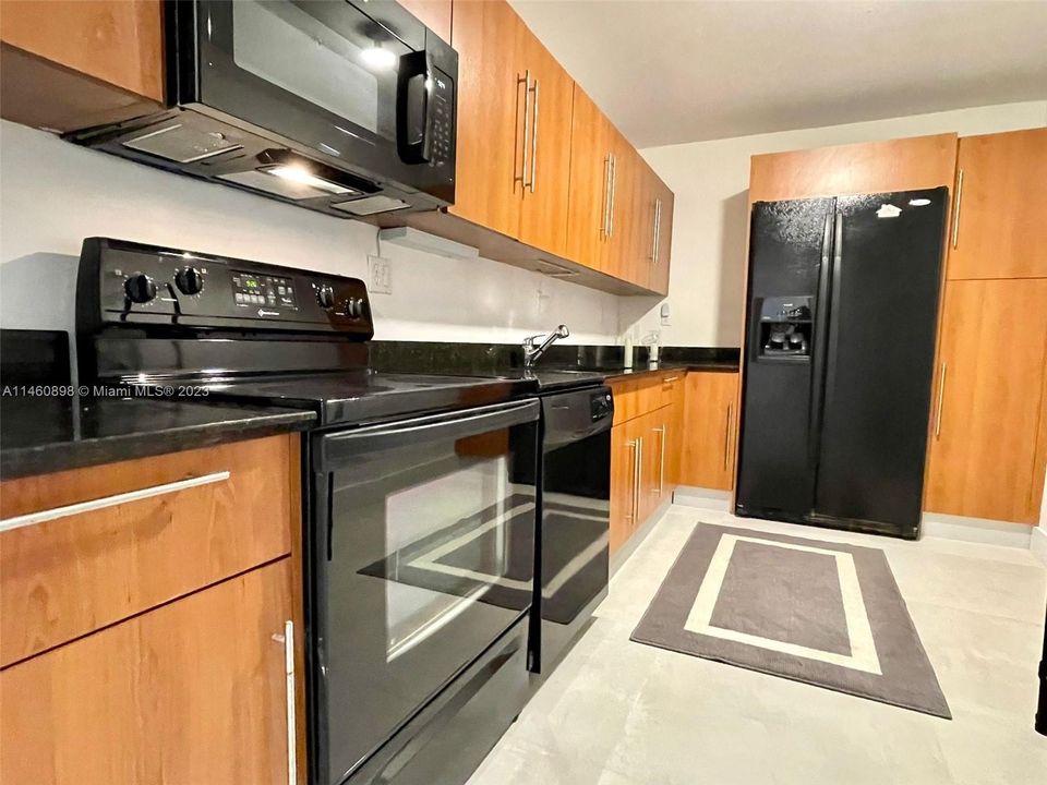 Recently Rented: $2,500 (1 beds, 1 baths, 911 Square Feet)