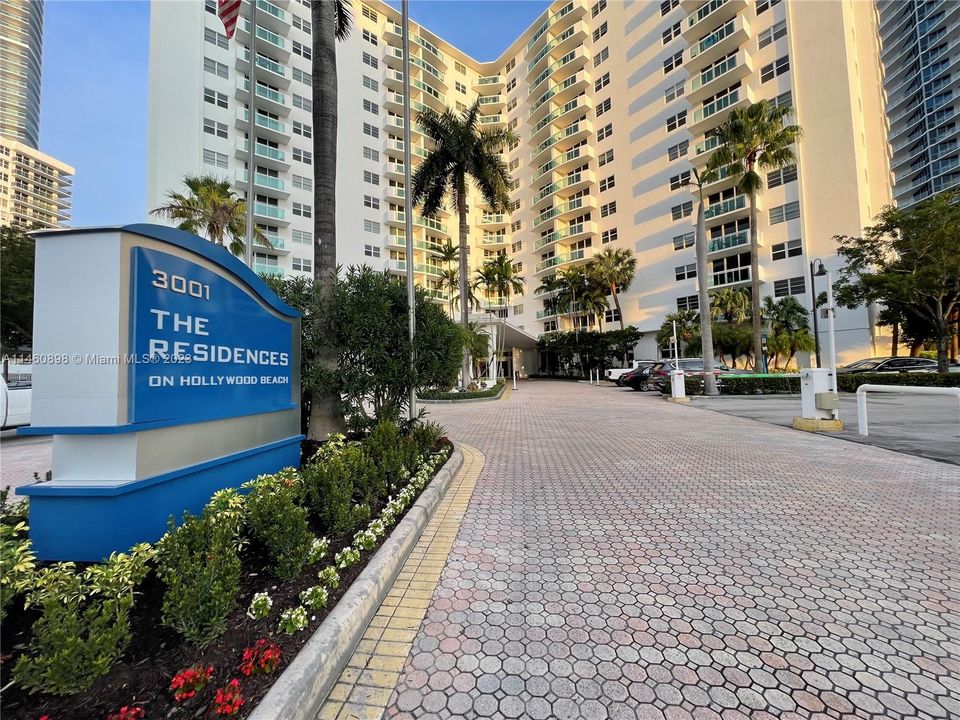 Recently Rented: $2,500 (1 beds, 1 baths, 911 Square Feet)