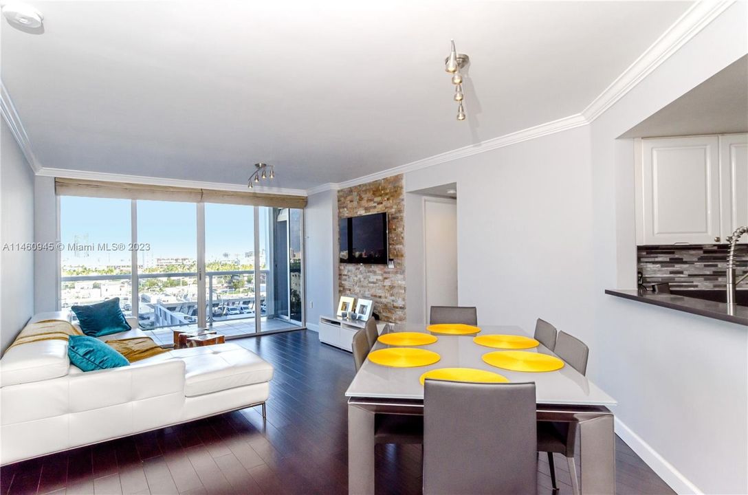 最近租的: $4,900 (2 贝兹, 2 浴室, 1270 平方英尺)