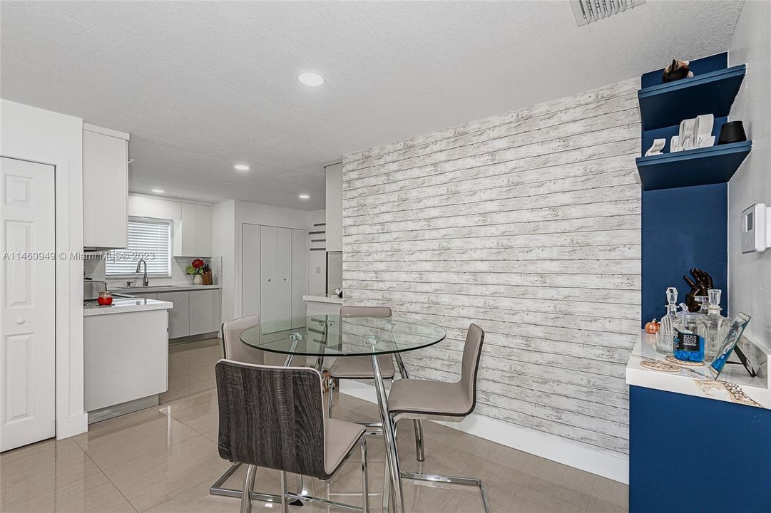 Vendido Recientemente: $569,000 (3 camas, 2 baños, 1444 Pies cuadrados)