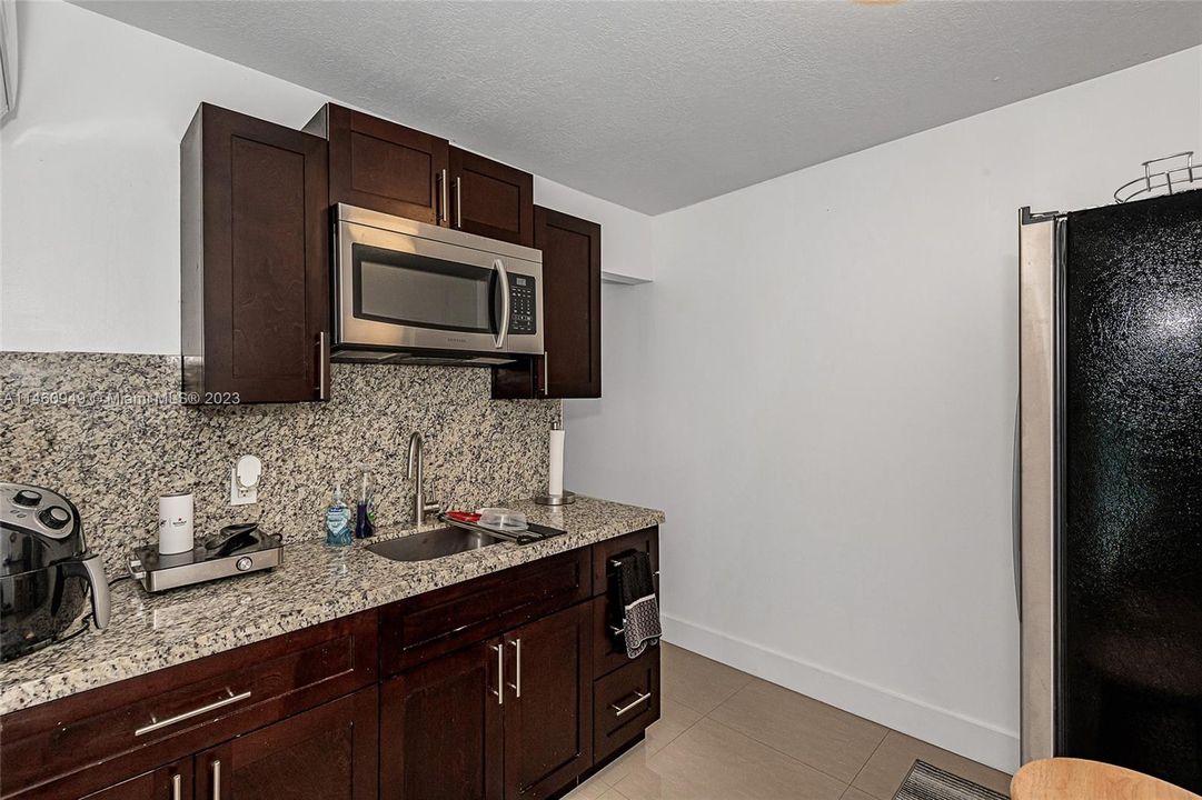 Vendido Recientemente: $569,000 (3 camas, 2 baños, 1444 Pies cuadrados)