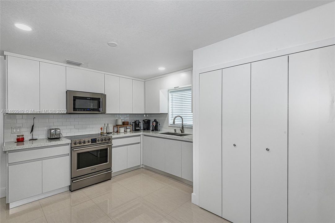 Vendido Recientemente: $569,000 (3 camas, 2 baños, 1444 Pies cuadrados)