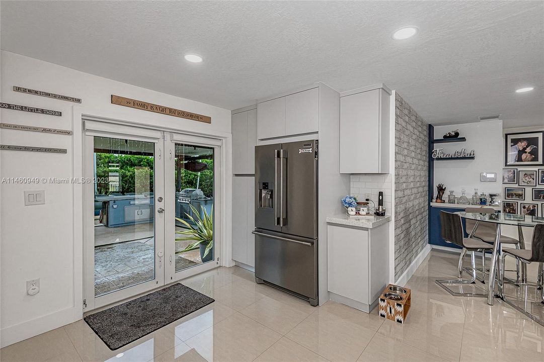 Vendido Recientemente: $569,000 (3 camas, 2 baños, 1444 Pies cuadrados)