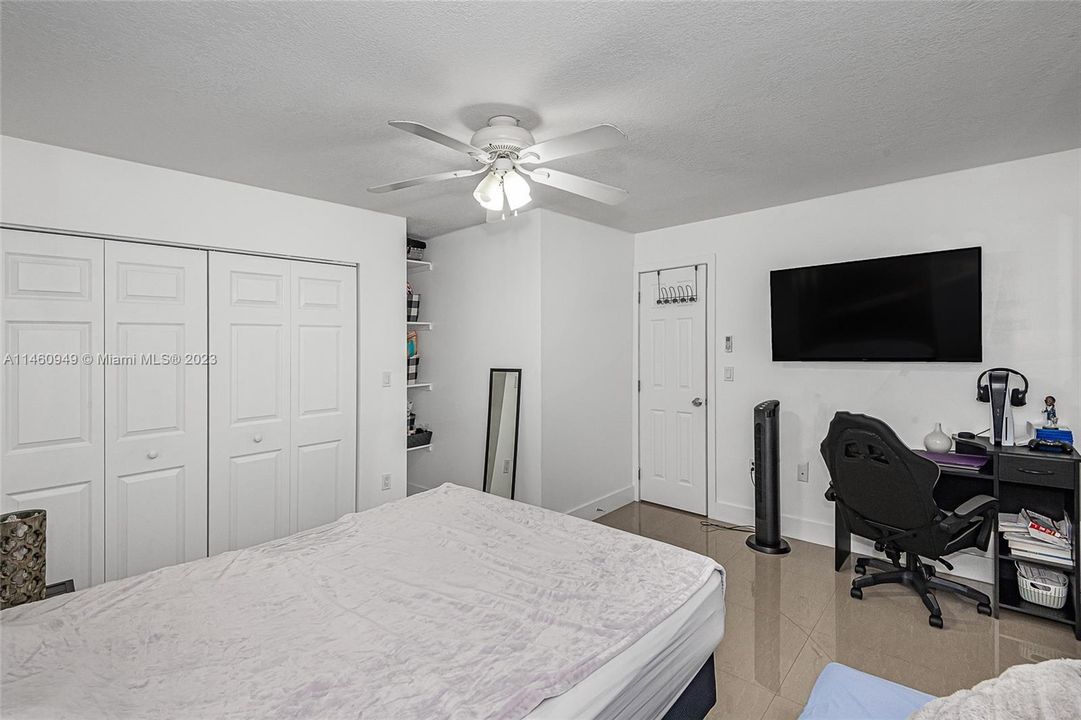 Vendido Recientemente: $569,000 (3 camas, 2 baños, 1444 Pies cuadrados)