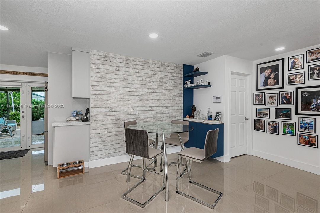 Vendido Recientemente: $569,000 (3 camas, 2 baños, 1444 Pies cuadrados)