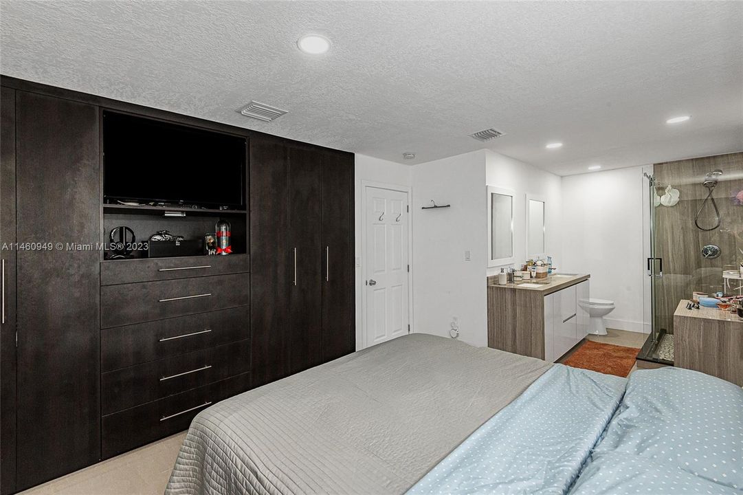 Vendido Recientemente: $569,000 (3 camas, 2 baños, 1444 Pies cuadrados)