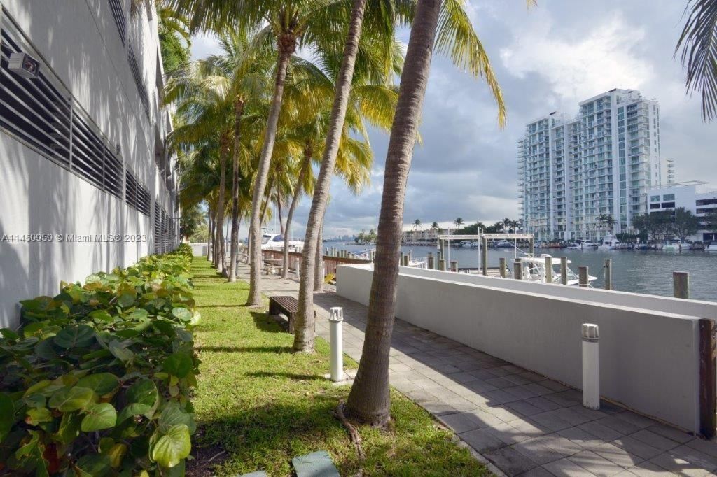 Recently Rented: $4,990 (3 beds, 2 baths, 1771 Square Feet)