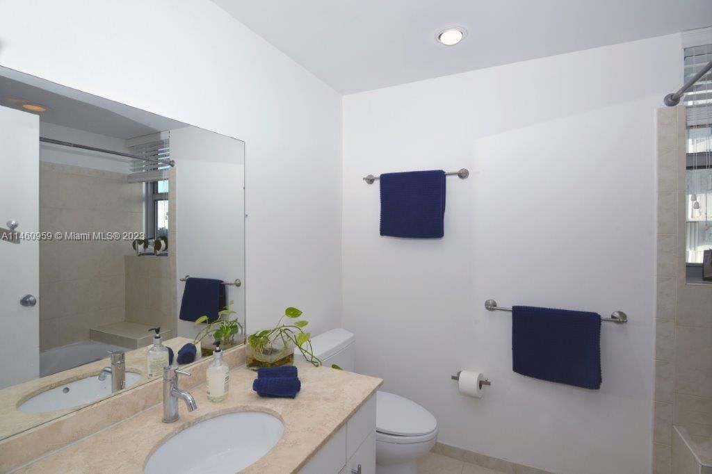 Recently Rented: $4,990 (3 beds, 2 baths, 1771 Square Feet)