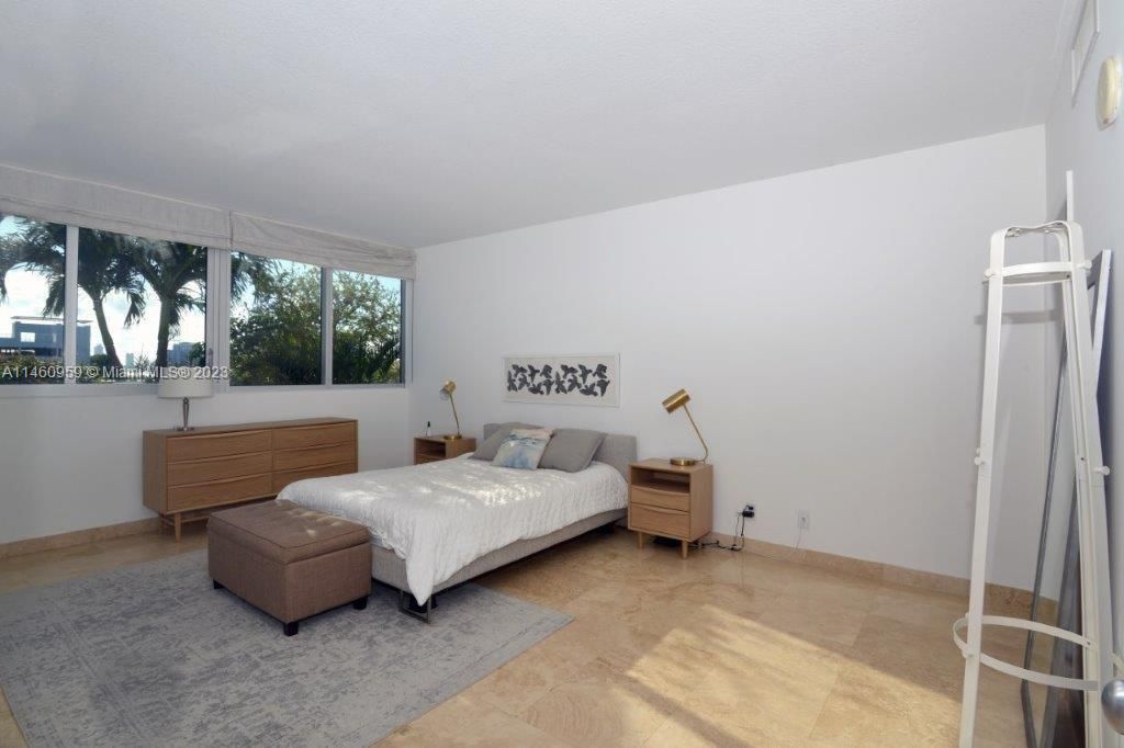 Recently Rented: $4,990 (3 beds, 2 baths, 1771 Square Feet)