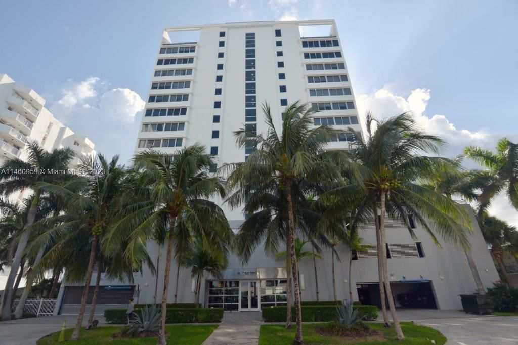 Recently Rented: $4,990 (3 beds, 2 baths, 1771 Square Feet)