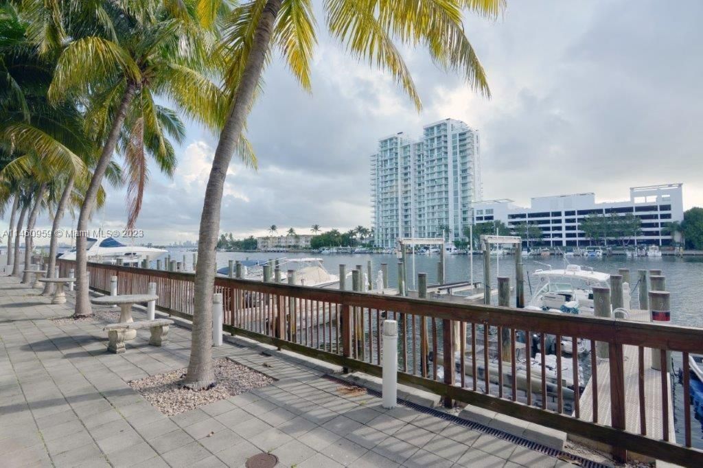 Recently Rented: $4,990 (3 beds, 2 baths, 1771 Square Feet)