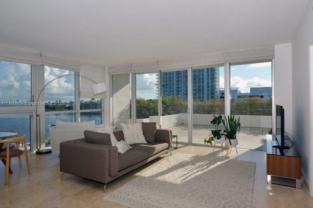 Recently Rented: $4,990 (3 beds, 2 baths, 1771 Square Feet)