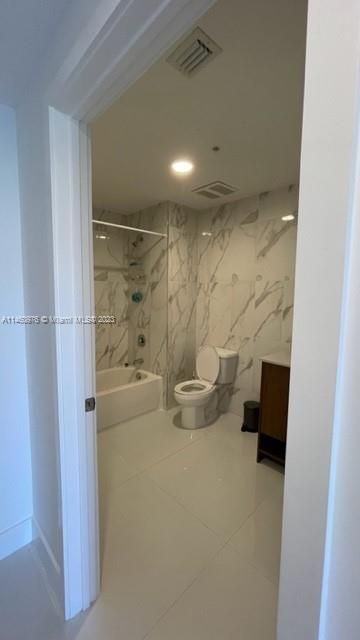 Recently Rented: $2,900 (2 beds, 2 baths, 1206 Square Feet)