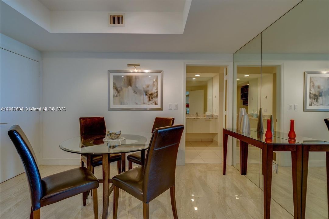 Recently Rented: $3,599 (1 beds, 1 baths, 806 Square Feet)