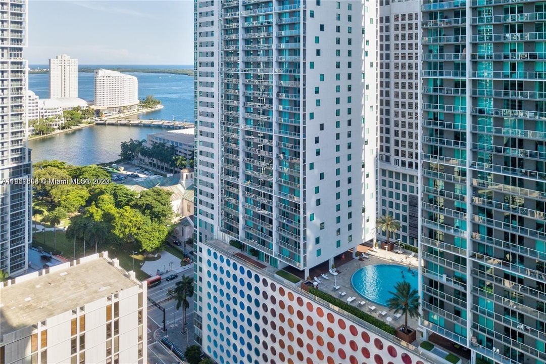 Recently Rented: $3,599 (1 beds, 1 baths, 806 Square Feet)