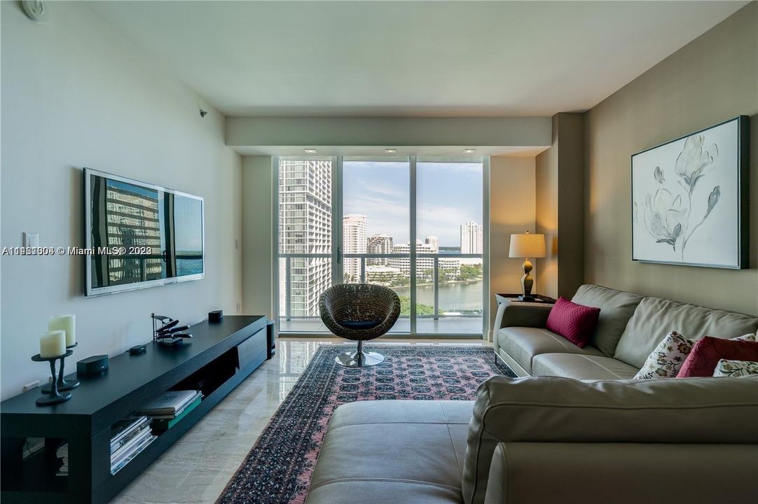 Recently Rented: $3,599 (1 beds, 1 baths, 806 Square Feet)