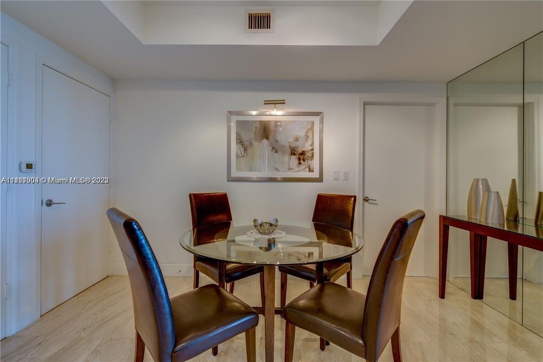 Recently Rented: $3,599 (1 beds, 1 baths, 806 Square Feet)