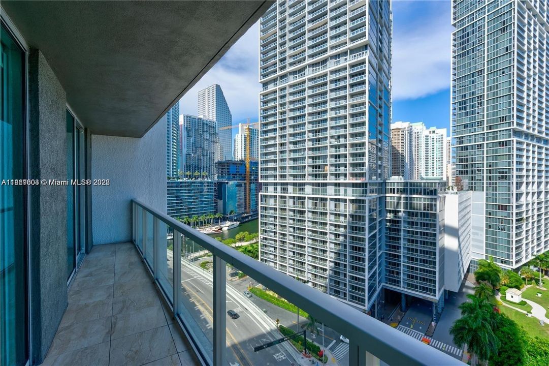 Recently Rented: $3,599 (1 beds, 1 baths, 806 Square Feet)