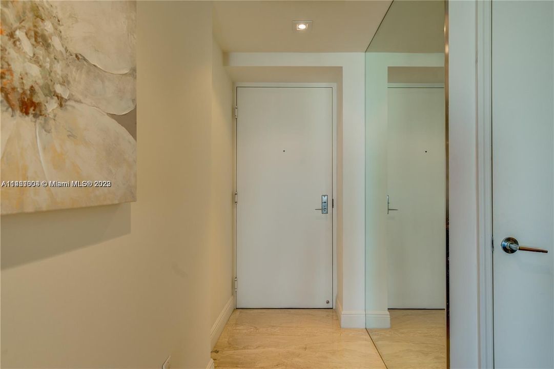 Recently Rented: $3,599 (1 beds, 1 baths, 806 Square Feet)