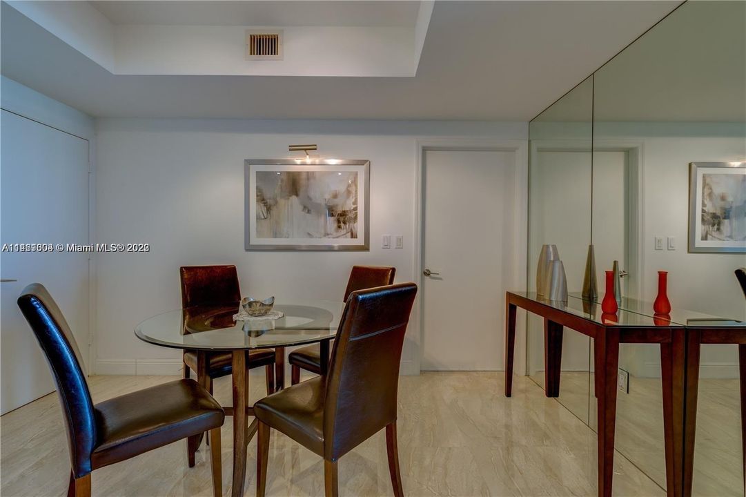 Recently Rented: $3,599 (1 beds, 1 baths, 806 Square Feet)