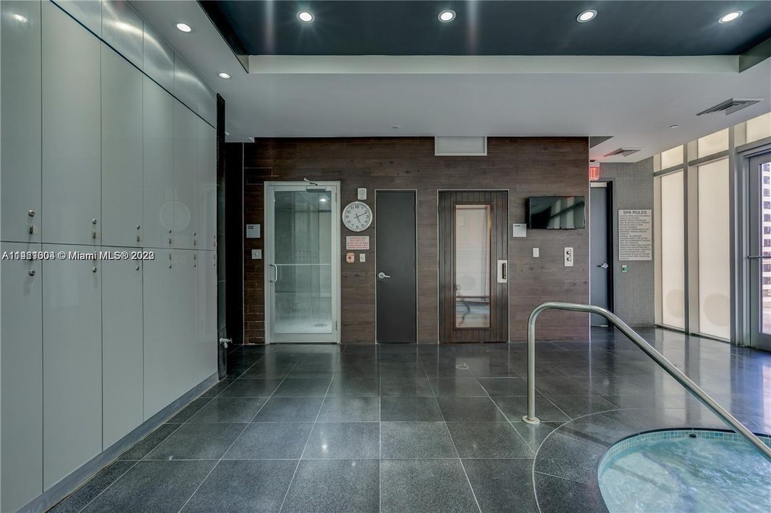 Recently Rented: $3,599 (1 beds, 1 baths, 806 Square Feet)