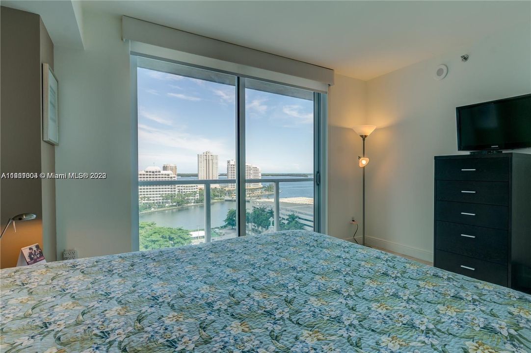 Recently Rented: $3,599 (1 beds, 1 baths, 806 Square Feet)