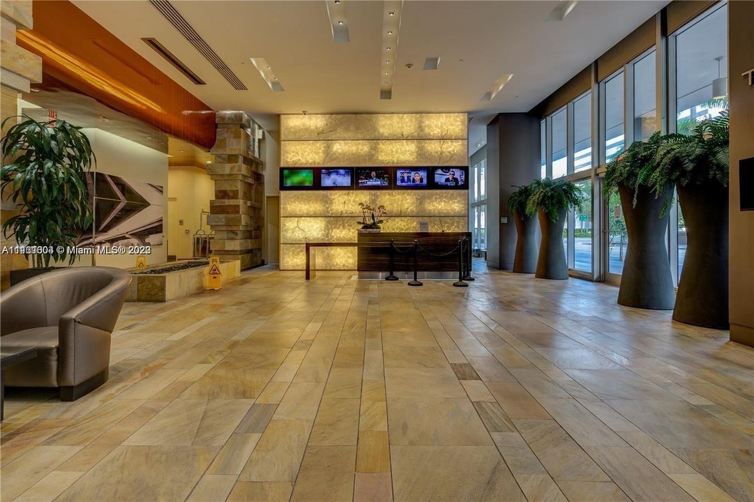 Recently Rented: $3,599 (1 beds, 1 baths, 806 Square Feet)