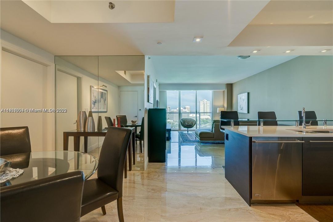 Recently Rented: $3,599 (1 beds, 1 baths, 806 Square Feet)