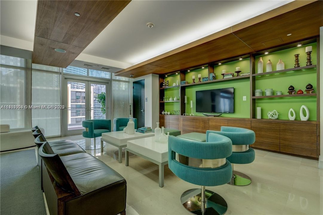 Recently Rented: $3,599 (1 beds, 1 baths, 806 Square Feet)