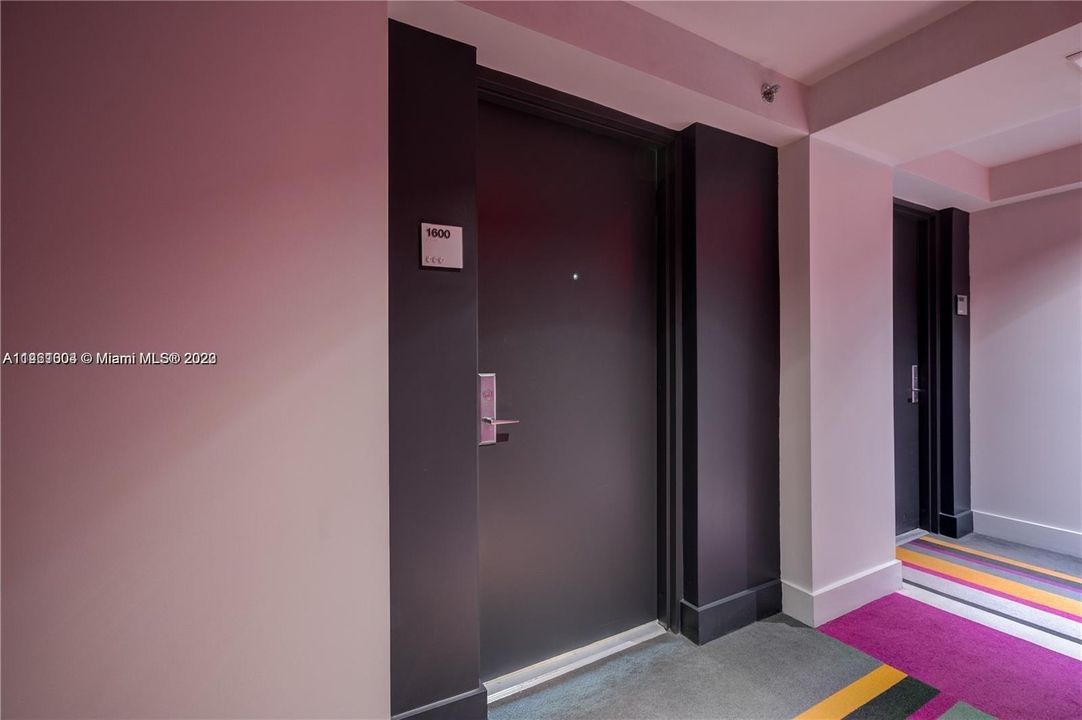 Recently Rented: $3,599 (1 beds, 1 baths, 806 Square Feet)