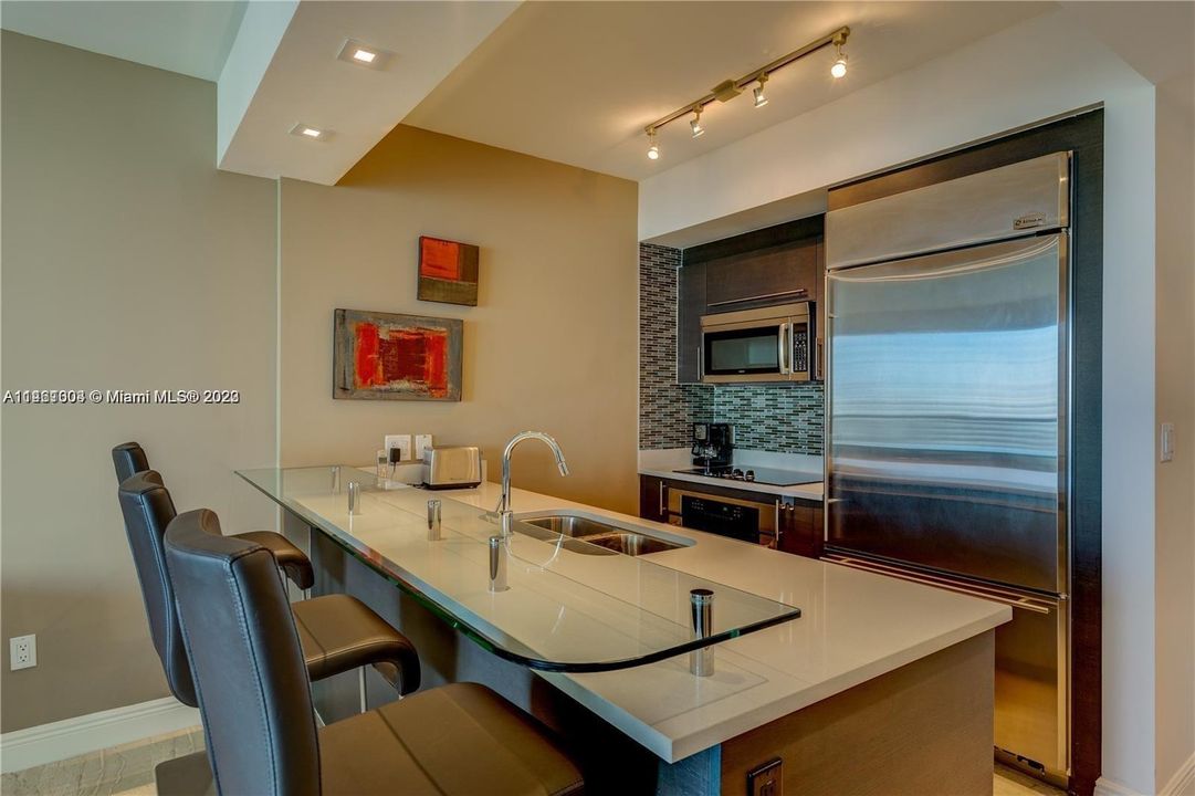 Recently Rented: $3,599 (1 beds, 1 baths, 806 Square Feet)