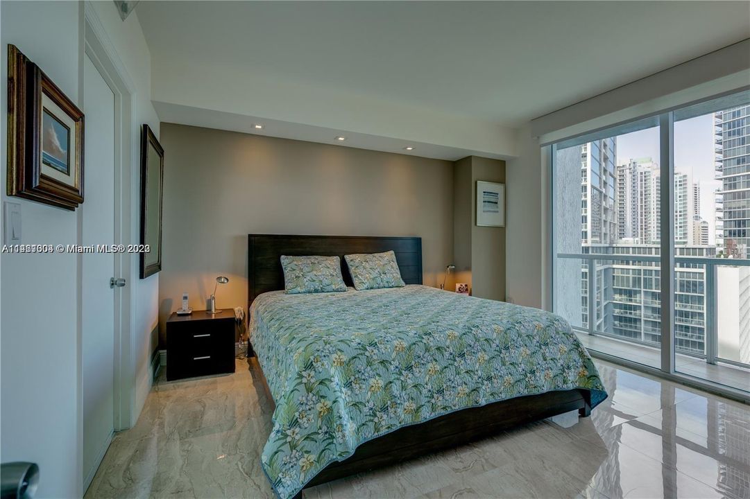 Recently Rented: $3,599 (1 beds, 1 baths, 806 Square Feet)