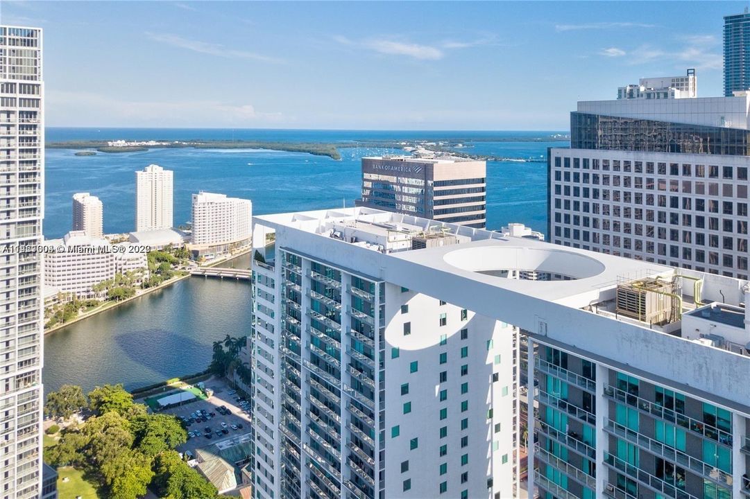 Recently Rented: $3,599 (1 beds, 1 baths, 806 Square Feet)